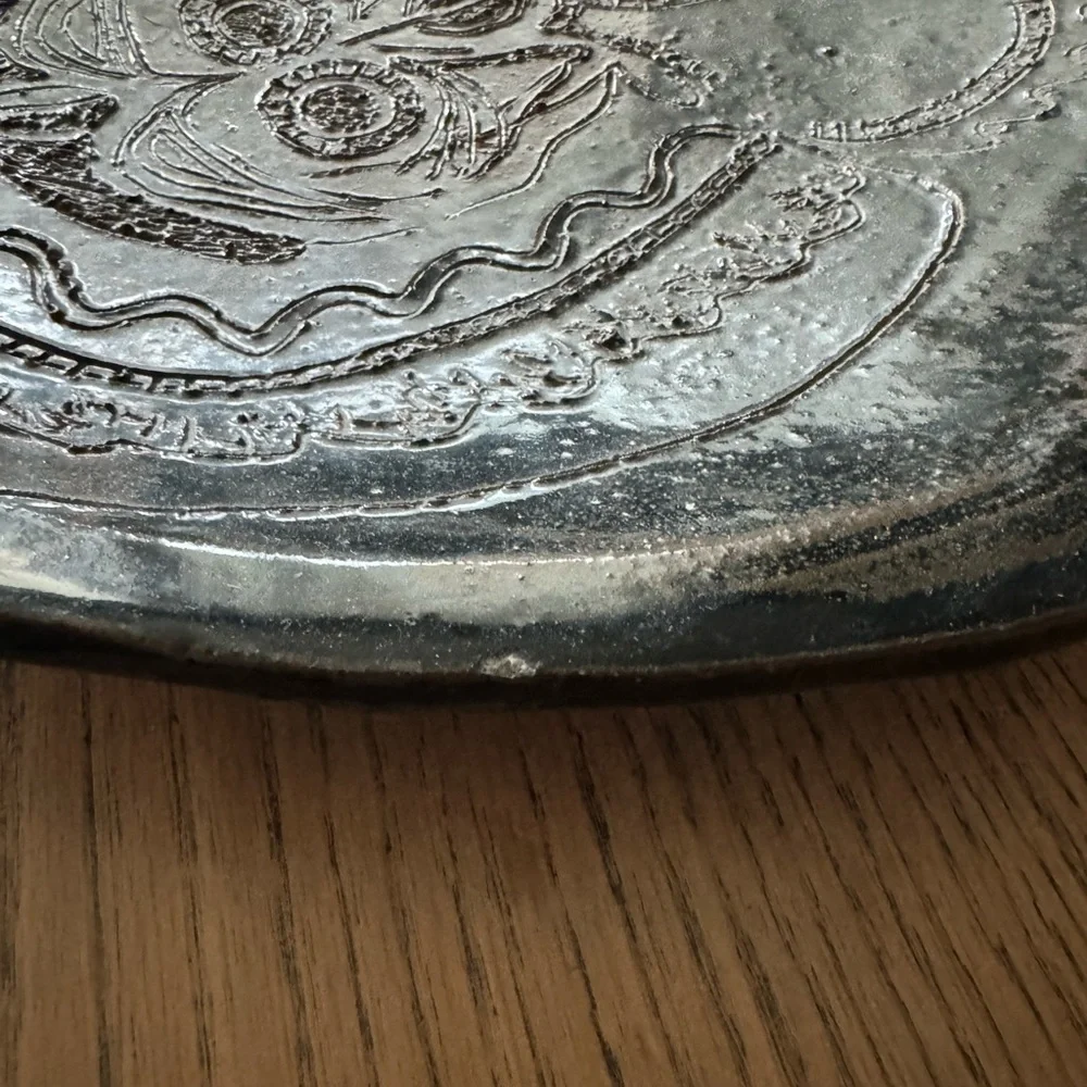Vintage Black Glazed Pottery Plate with Abstract Face Design – 13" Handmade - Picture 6 of 7